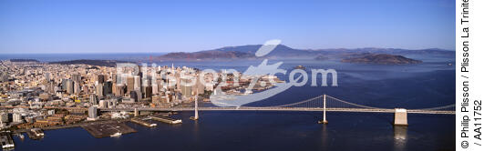 San Francisco. - © Philip Plisson / Plisson La Trinité / AA11752 - Photo Galleries - Blue sky