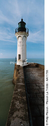 St Valery en Caux lighthouse. - © Philip Plisson / Plisson La Trinité / AA11755 - Photo Galleries - Blue sky