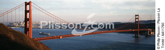 The Golden Gate. - © Philip Plisson / Plisson La Trinité / AA11760 - Photo Galleries - Suspended bridge