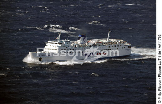 Ferry en Grèce. - © Philip Plisson / Plisson La Trinité / AA11763 - Nos reportages photos - Ferry