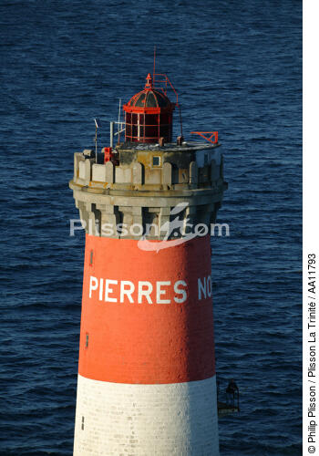 Le phare des Pierres Noires. - © Philip Plisson / Plisson La Trinité / AA11793 - Nos reportages photos - Pierres Noires [Les]
