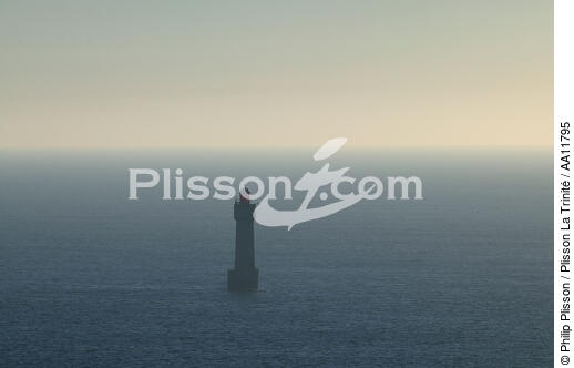 Le phare de la Jument. - © Philip Plisson / Plisson La Trinité / AA11795 - Nos reportages photos - Jument [La]