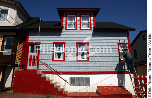 House on Saint- Pierre et Miquelon. - © Philip Plisson / Plisson La Trinité / AA11861 - Photo Galleries - Blue sky