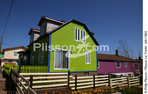 House on Saint- Pierre et Miquelon. - © Philip Plisson / Plisson La Trinité / AA11863 - Photo Galleries - Blue sky