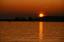 Coucher de soleil sur Brest. © Philip Plisson / Plisson La Trinité / AA11933 - Nos reportages photos - Crépuscule