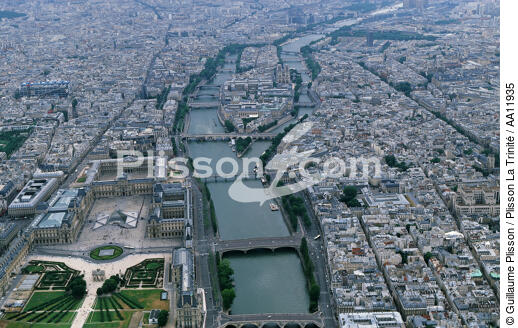 L' Ile St Louis et les jardins du Louvre à Paris. - © Guillaume Plisson / Plisson La Trinité / AA11935 - Nos reportages photos - Site [75]