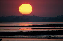 Sunset on the Gulf of Morbihan. © Philip Plisson / Plisson La Trinité / AA11940 - Photo Galleries - Calm sea