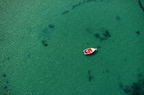 Bateau au mouillage. © Philip Plisson / Plisson La Trinité / AA11974 - Nos reportages photos - Mer calme