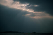 Pleine lune. © Philip Plisson / Plisson La Trinité / AA11980 - Nos reportages photos - Astre