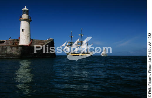 Le HMS Rose sur les côtes de l' Ile de Man. - © Philip Plisson / Plisson La Trinité / AA11982 - Nos reportages photos - Trois-mâts barque frégate