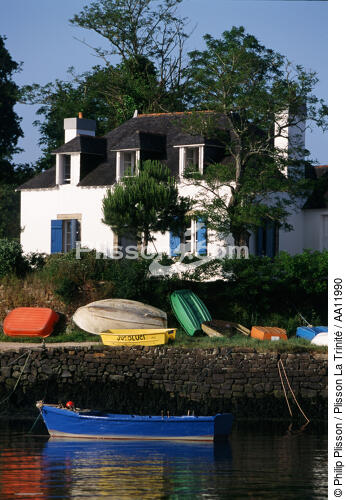 Maison au bord de la rivière d'Auray. - © Philip Plisson / Plisson La Trinité / AA11990 - Nos reportages photos - Flore