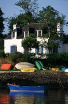 Maison au bord de la rivière d'Auray. © Philip Plisson / Plisson La Trinité / AA11990 - Nos reportages photos - Arbre