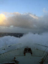 Le Queen Mary 2 dans la tempête. © Philip Plisson / Plisson La Trinité / AA12005 - Nos reportages photos - Tempête