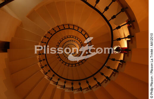 L' escalier du phare du Cap Ferrat. - © Philip Plisson / Plisson La Trinité / AA12010 - Nos reportages photos - Détails