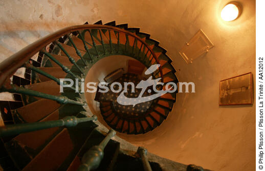 L' escalier du phare de Porquerolles. - © Philip Plisson / Plisson La Trinité / AA12012 - Nos reportages photos - Détails