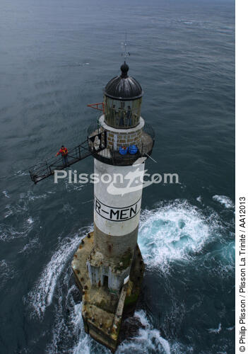 Ar Men lighthouse. - © Philip Plisson / Plisson La Trinité / AA12013 - Photo Galleries - Calm sea