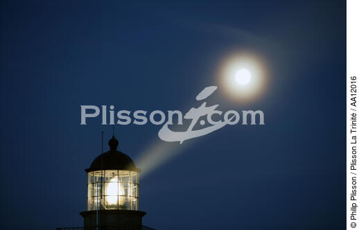 The Carteret lighthouse by night. - © Philip Plisson / Plisson La Trinité / AA12016 - Photo Galleries - Night