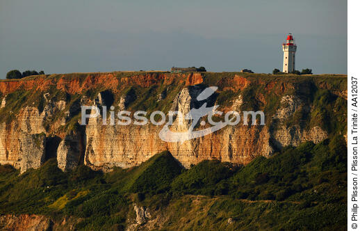 The lighthouse of Hève in front of the estuary of the Seine. - © Philip Plisson / Plisson La Trinité / AA12037 - Photo Galleries - Normandie
