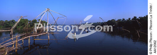 Square net fishing in Cochin. - © Philip Plisson / Plisson La Trinité / AA12062 - Photo Galleries - Town [Kerala]