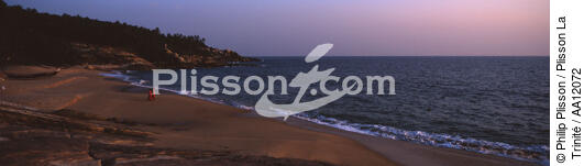 On a beach of Kovalam in India. - © Philip Plisson / Plisson La Trinité / AA12072 - Photo Galleries - Calm sea
