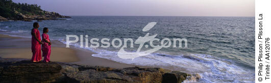 Sur une plage de Vilinjam en Inde. - © Philip Plisson / Plisson La Trinité / AA12076 - Nos reportages photos - Rocher