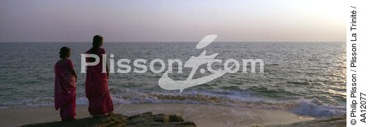 Sur une plage de Vilinjam en Inde. - © Philip Plisson / Plisson La Trinité / AA12077 - Nos reportages photos - Rocher