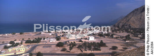 Village in Oman. - © Philip Plisson / Plisson La Trinité / AA12084 - Photo Galleries - Calm sea