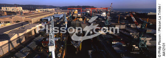 Shipyards Hyundai in Ulsan. - © Philip Plisson / Plisson La Trinité / AA12101 - Photo Galleries - Naval repairs