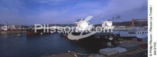 Chantier maritime Hyundai à Ulsan. - © Philip Plisson / Plisson La Trinité / AA12102 - Nos reportages photos - Corée du Sud