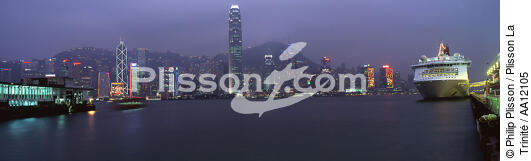Hong Kong de nuit. - © Philip Plisson / Plisson La Trinité / AA12105 - Nos reportages photos - Gratte-ciel