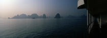 La Baie d' Along au Vietnam. © Philip Plisson / Plisson La Trinité / AA12113 - Nos reportages photos - Mer calme