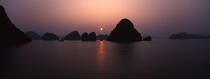 Sunset on the Along Bay in Vietnam. © Philip Plisson / Plisson La Trinité / AA12117 - Photo Galleries - Along Bay, Vietnam