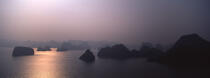 La Baie d' Along au Vietnam. © Philip Plisson / Plisson La Trinité / AA12118 - Nos reportages photos - Paysage intérieur