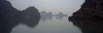 La Baie d'Along dans la brume. © Philip Plisson / Plisson La Trinité / AA12128 - Nos reportages photos - Vietnam