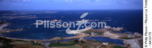 Plougrescant. - © Philip Plisson / Plisson La Trinité / AA12175 - Photo Galleries - Calm sea