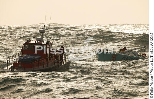 Towing a 60 foot by Conquet lifeboat. - © Philip Plisson / Plisson La Trinité / AA12242 - Photo Galleries - Sailing Race