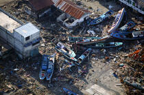 Banda Aceh, après le Tsunami, sur l'île de Sumatra. © Philip Plisson / Plisson La Trinité / AA12250 - Nos reportages photos - Tsunami