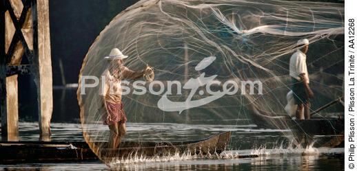 Pêcheur dans le kerala, Inde. - © Philip Plisson / Plisson La Trinité / AA12268 - Nos reportages photos - 16/9 horizontal