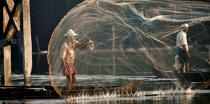 Pêcheur dans le kerala, Inde. © Philip Plisson / Plisson La Trinité / AA12268 - Nos reportages photos - Materiel de pêche