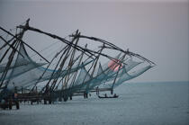Chinese nets à Cochin en Inde. © Philip Plisson / Plisson La Trinité / AA12280 - Nos reportages photos - Materiel de pêche