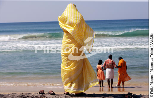 The beach of Varkala in India. - © Philip Plisson / Plisson La Trinité / AA12281 - Photo Galleries - Woman