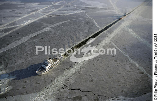 Icebreaker in the baltic sea. - © Philip Plisson / Plisson La Trinité / AA12285 - Photo Galleries - Finland