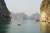 The Emeraude in Along Bay. © Philip Plisson / Plisson La Trinité / AA12349 - Photo Galleries - Site of interest [Vietnam]