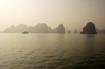 The Along Bay. © Philip Plisson / Plisson La Trinité / AA12352 - Photo Galleries - Site of interest [Vietnam]