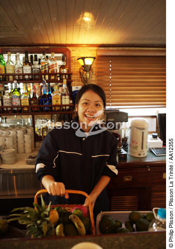 One crew-member in the restaurant of the Emeraude. - © Philip Plisson / Plisson La Trinité / AA12355 - Photo Galleries - Woman