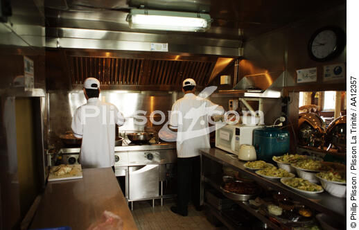 Les cuisiniers de l'Emeraude. - © Philip Plisson / Plisson La Trinité / AA12357 - Nos reportages photos - Restaurant