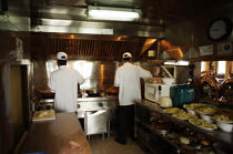 Les cuisiniers de l'Emeraude. © Philip Plisson / Plisson La Trinité / AA12357 - Nos reportages photos - Homme
