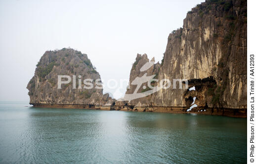 Rochers dans la Baie d'Along. - © Philip Plisson / Plisson La Trinité / AA12393 - Nos reportages photos - Vietnam