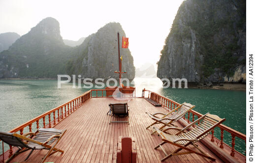 Higher deck of a junk in Along Bay. - © Philip Plisson / Plisson La Trinité / AA12394 - Photo Galleries - Vietnam