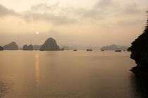 Sunset in Along Bay. © Philip Plisson / Plisson La Trinité / AA12395 - Photo Galleries - Site of interest [Vietnam]